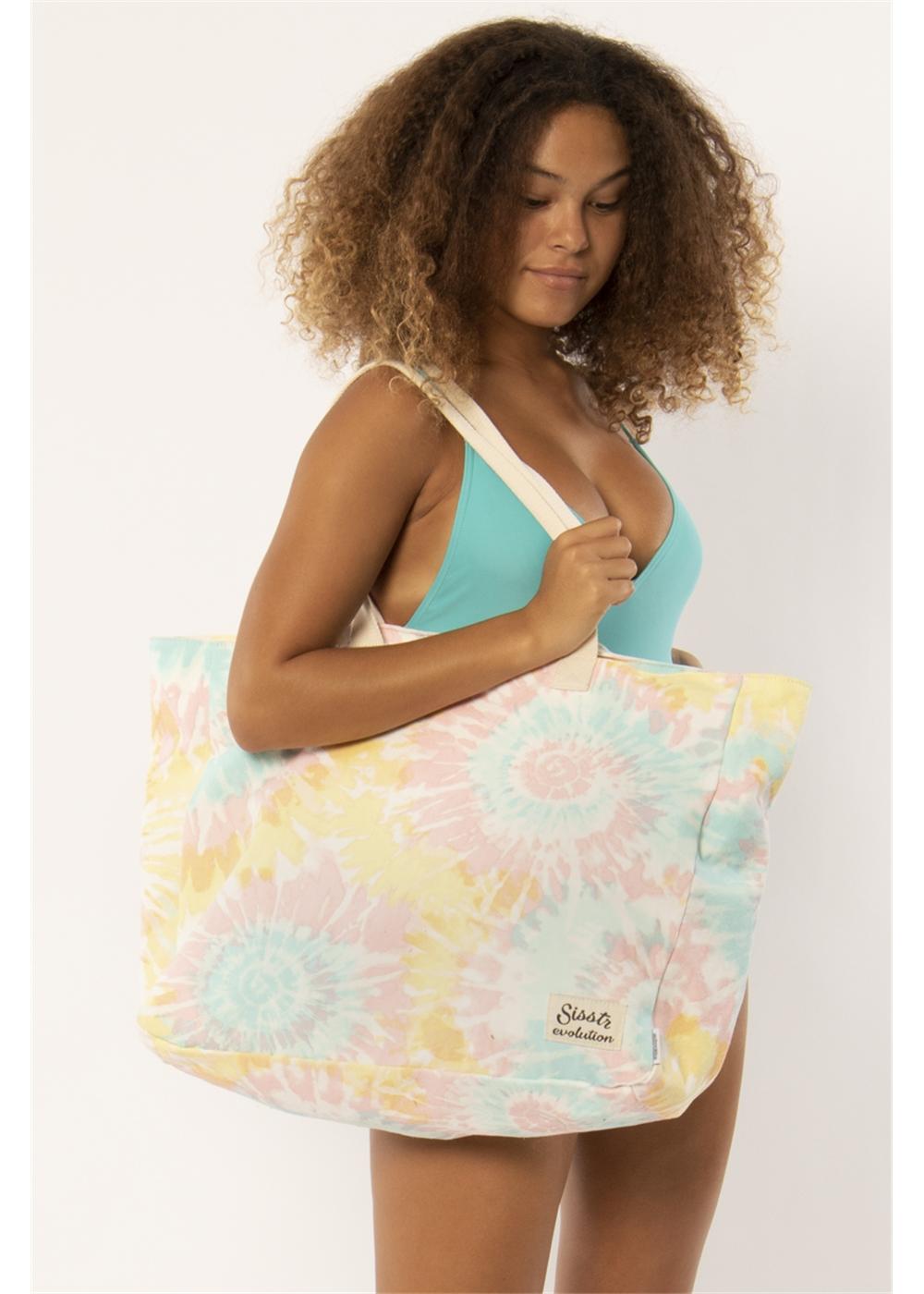 Sisstrevolution Catch Em All Tote - Multi on model
