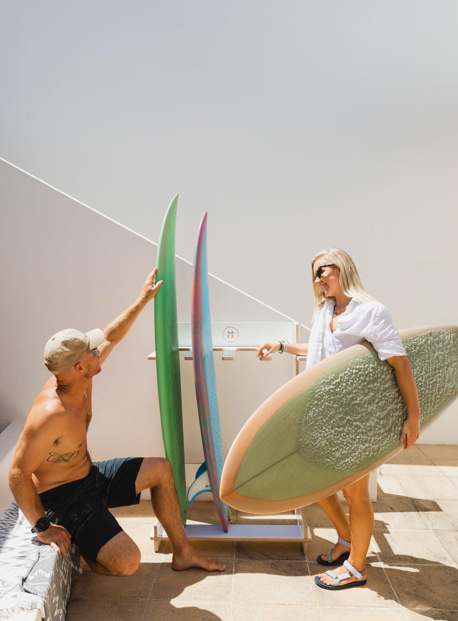 Q8 Freestanding Surfboard Rack - White with board outdoor