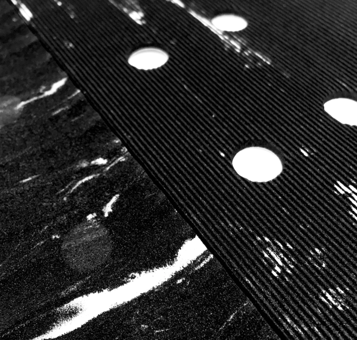 Raido Surf Black Void Front Traction