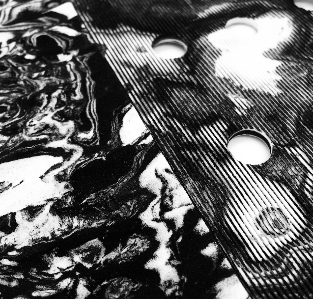 Raido Surf White Void Front Traction pattern