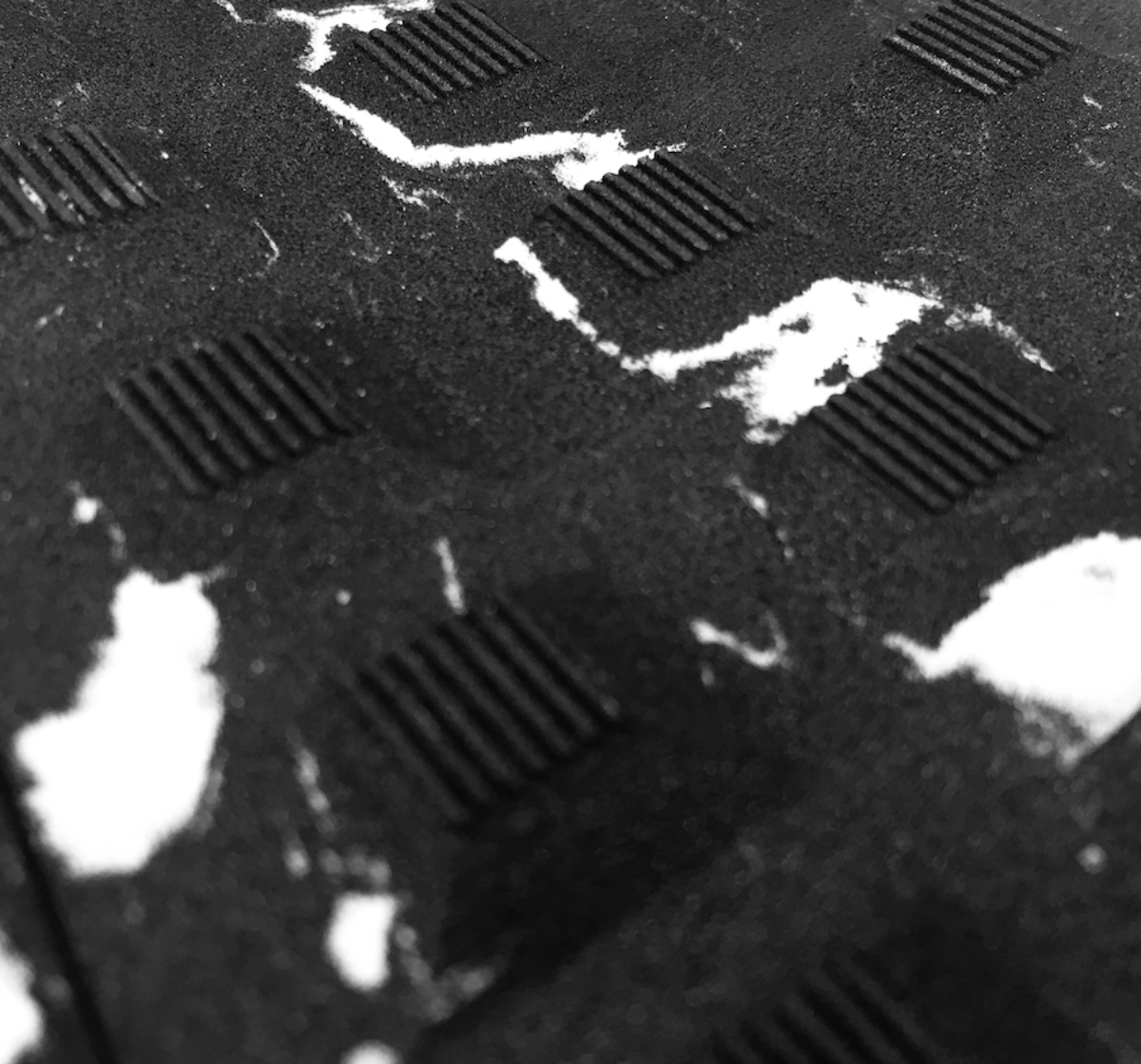 Raido Surf Black Void Traction pattern