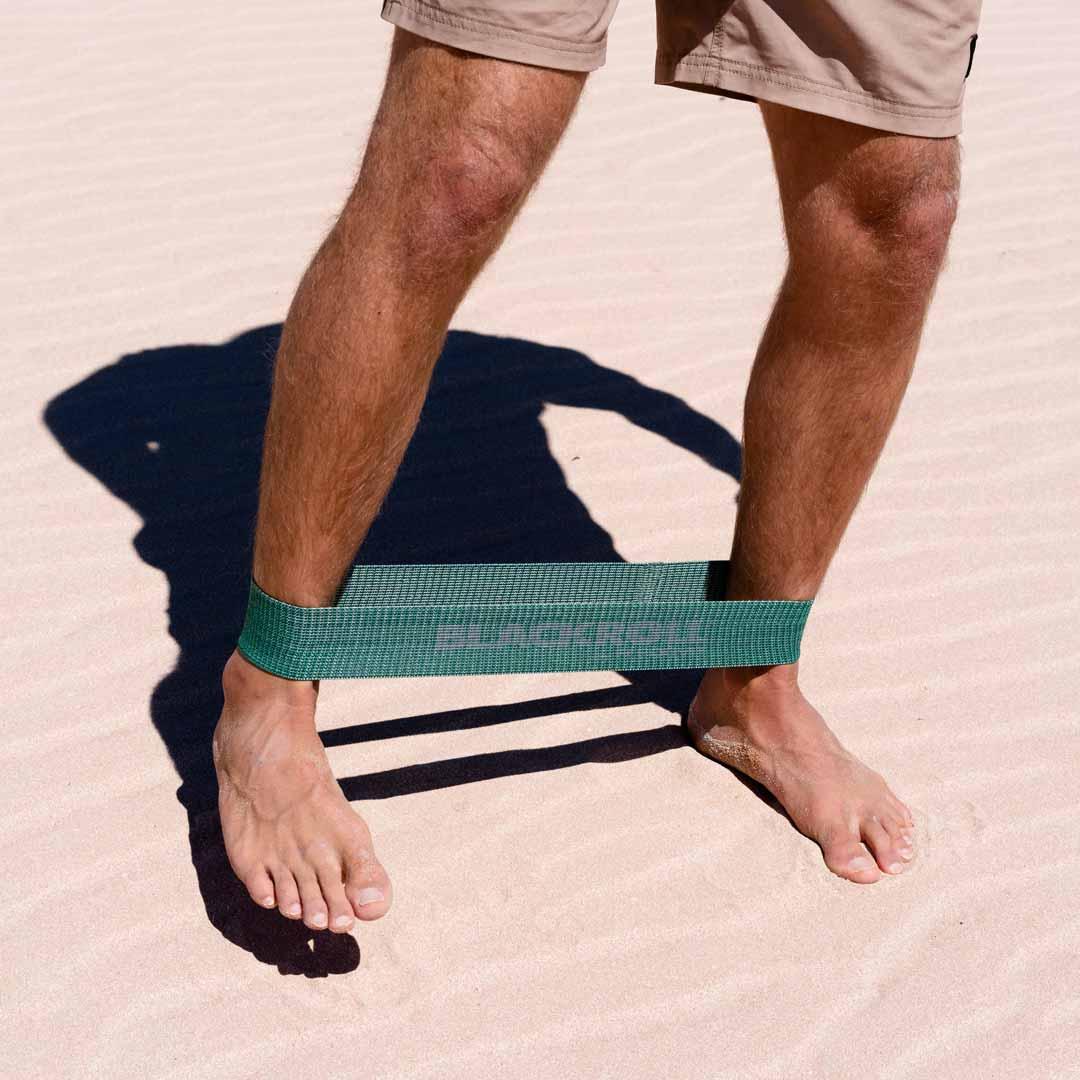 BLACKROLL® LOOP BAND Green (medium) on model