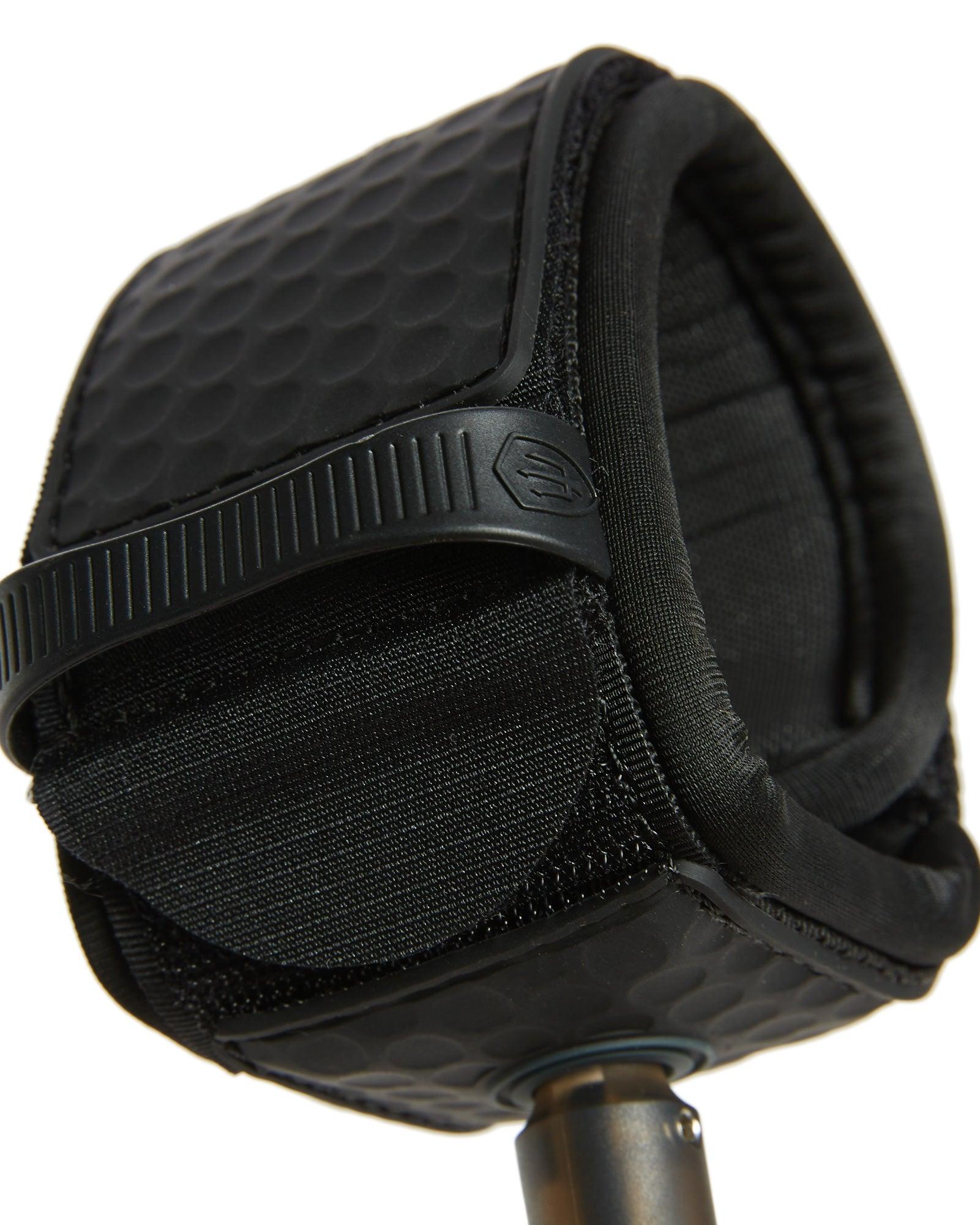 Blue legrope detail