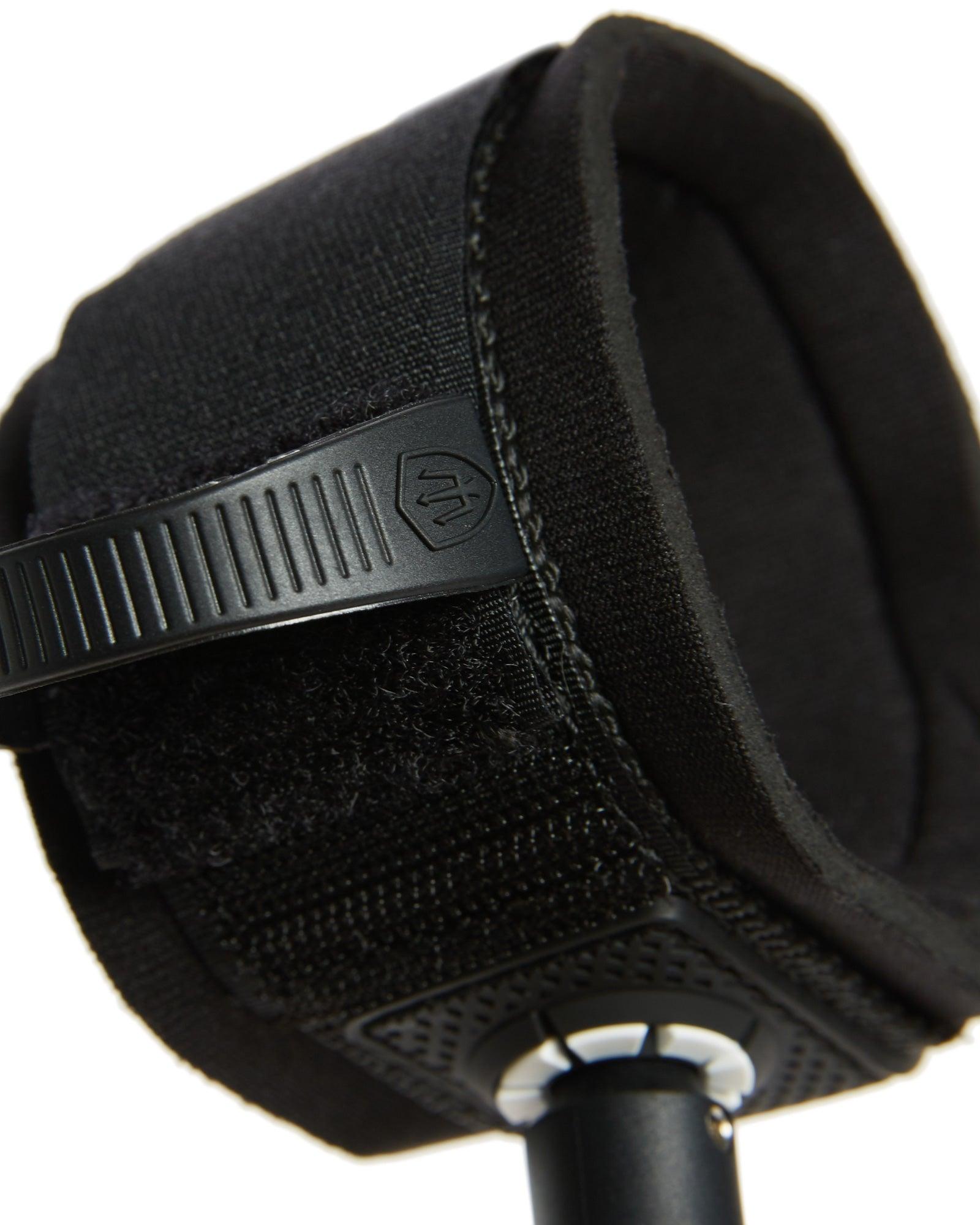 Black legrope cuff detail