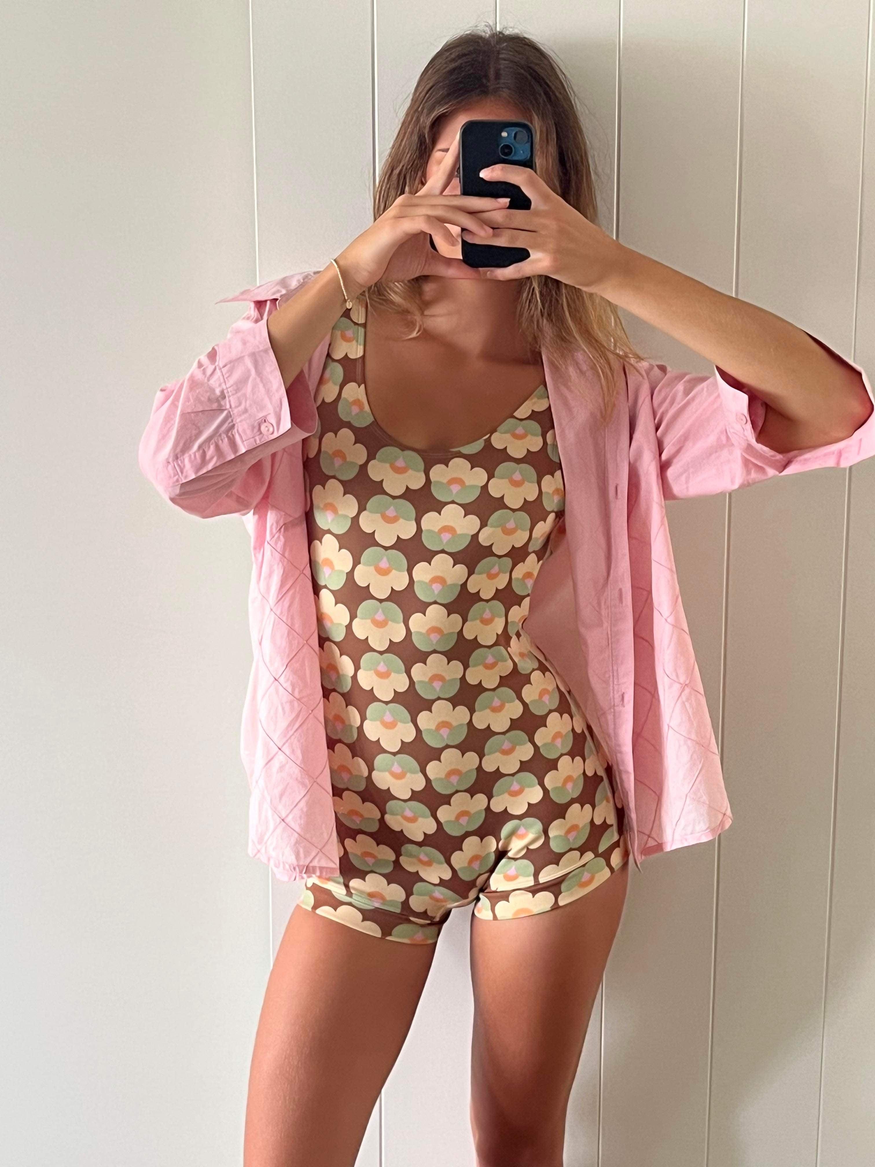 Mirror selfie in Lola Posy