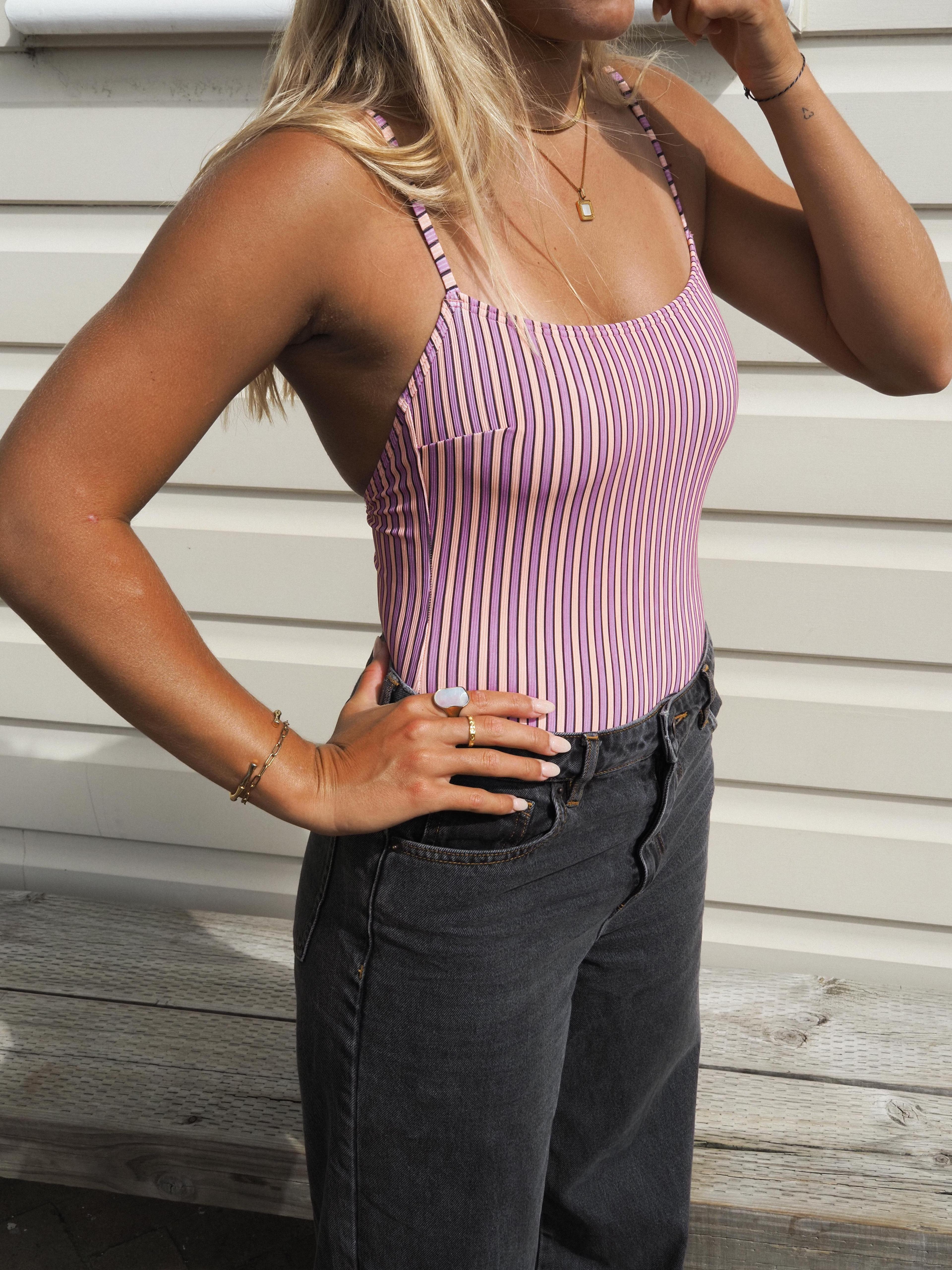Lifestyle side view Tilly Sugar