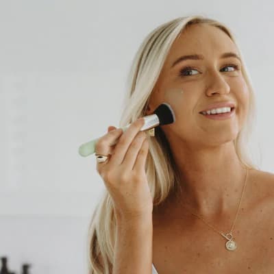 Avocado Zinc SPF Brush model