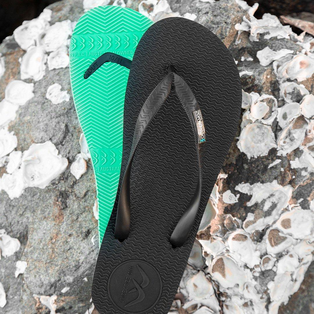 Boomerangz Men's Black/Teal Thongs 1