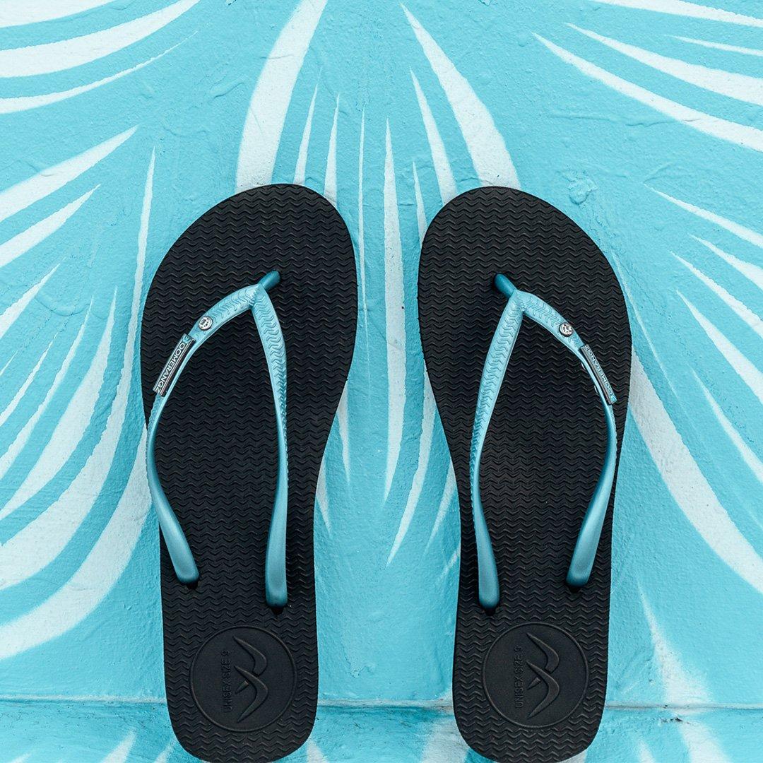 Boomerangz Women's Black/Blue Thongs 1
