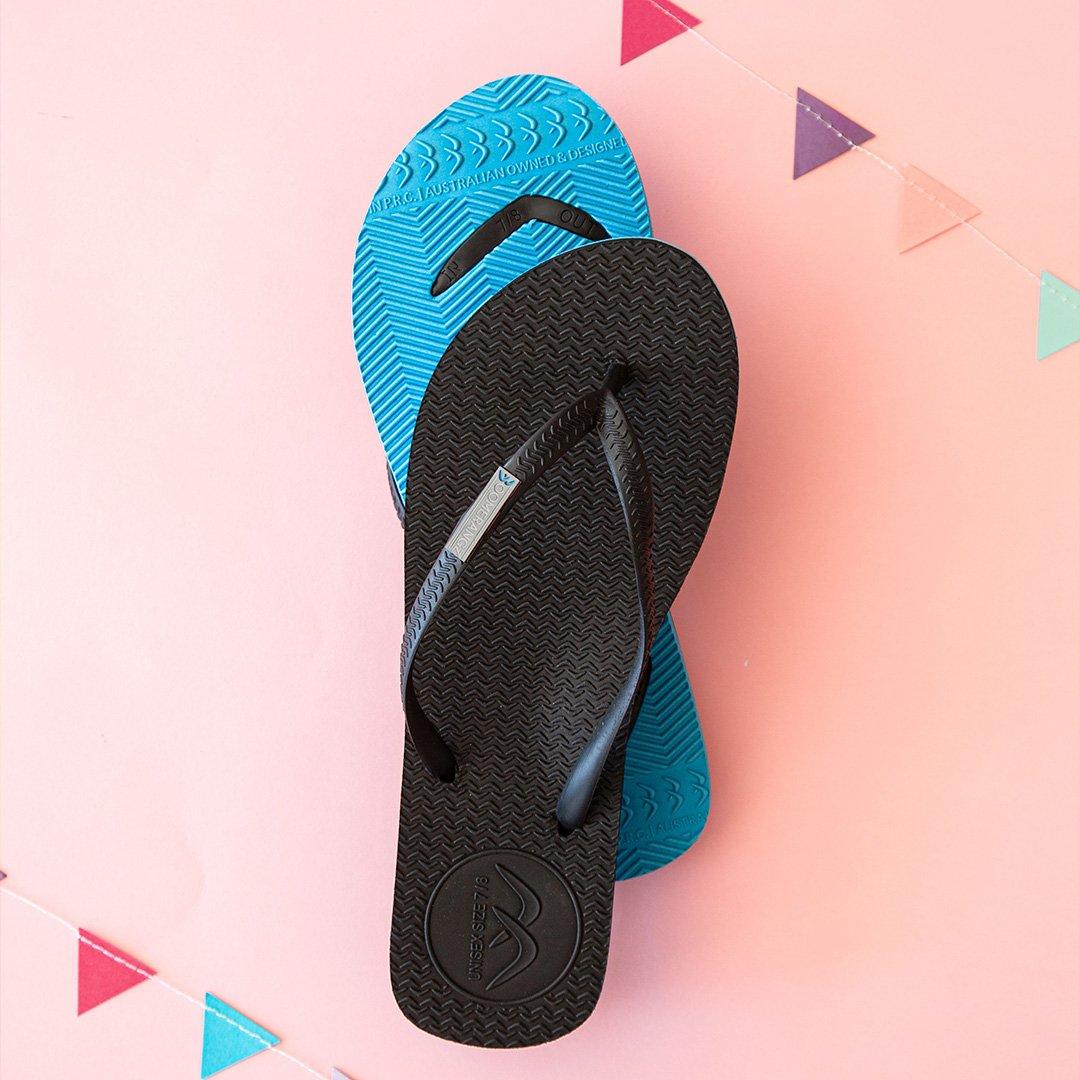 Boomerangz Women's Black/Blue Thongs 2