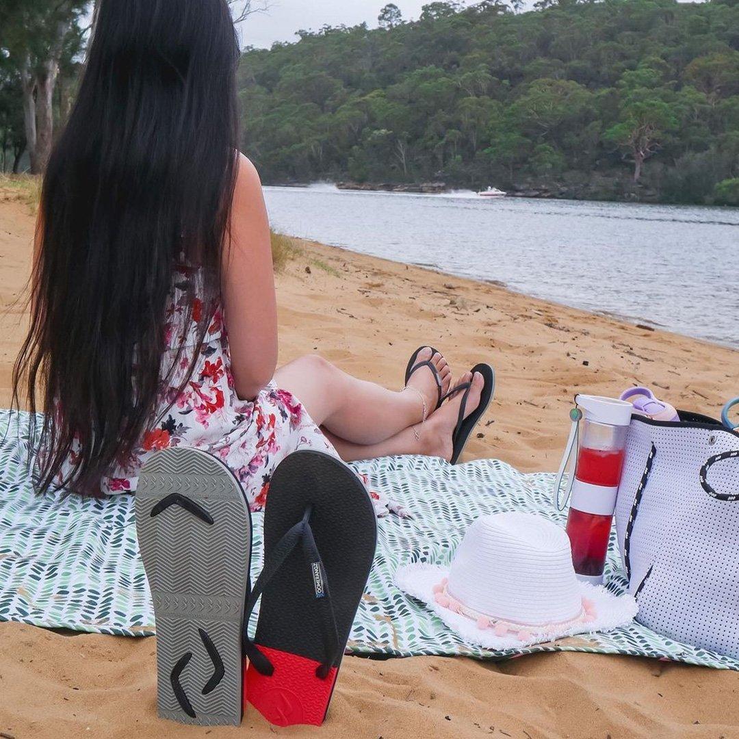 Boomerangz Women's Black/Grey/Red Thongs 1