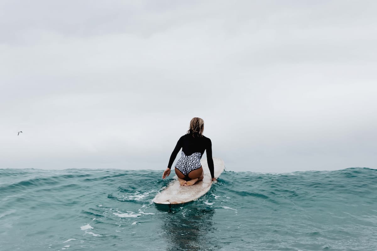 Inner Relm Daisy Venom 2mm Springsuit - Chequer model in action