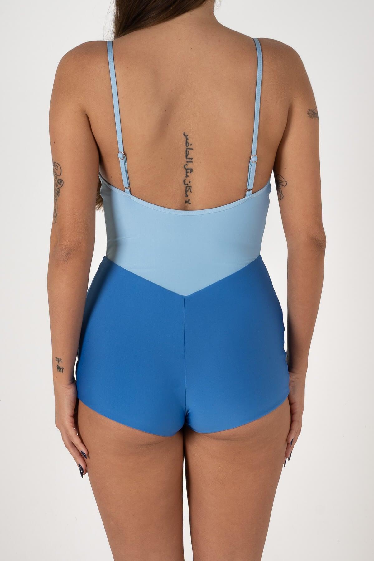 Back view surf suit