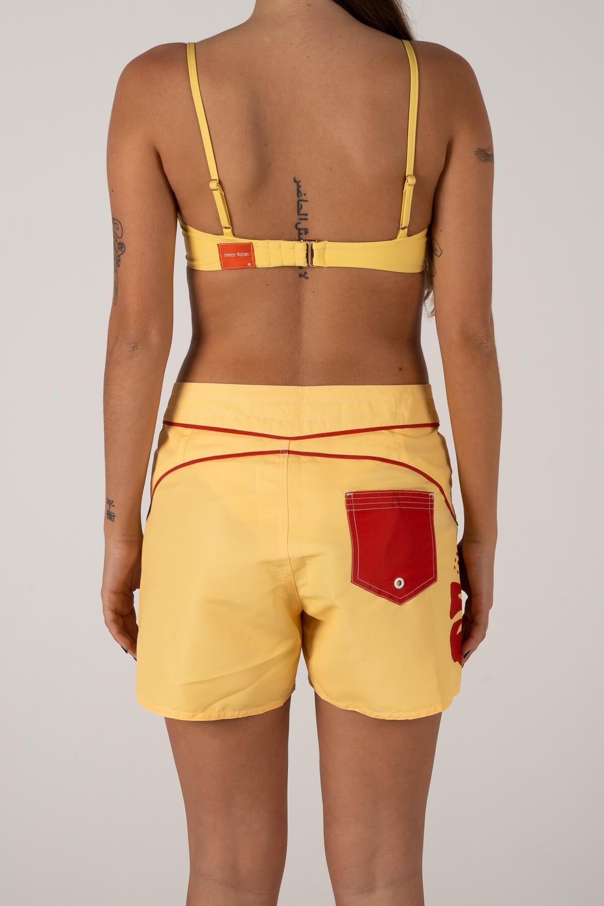 Back view with red pocket
