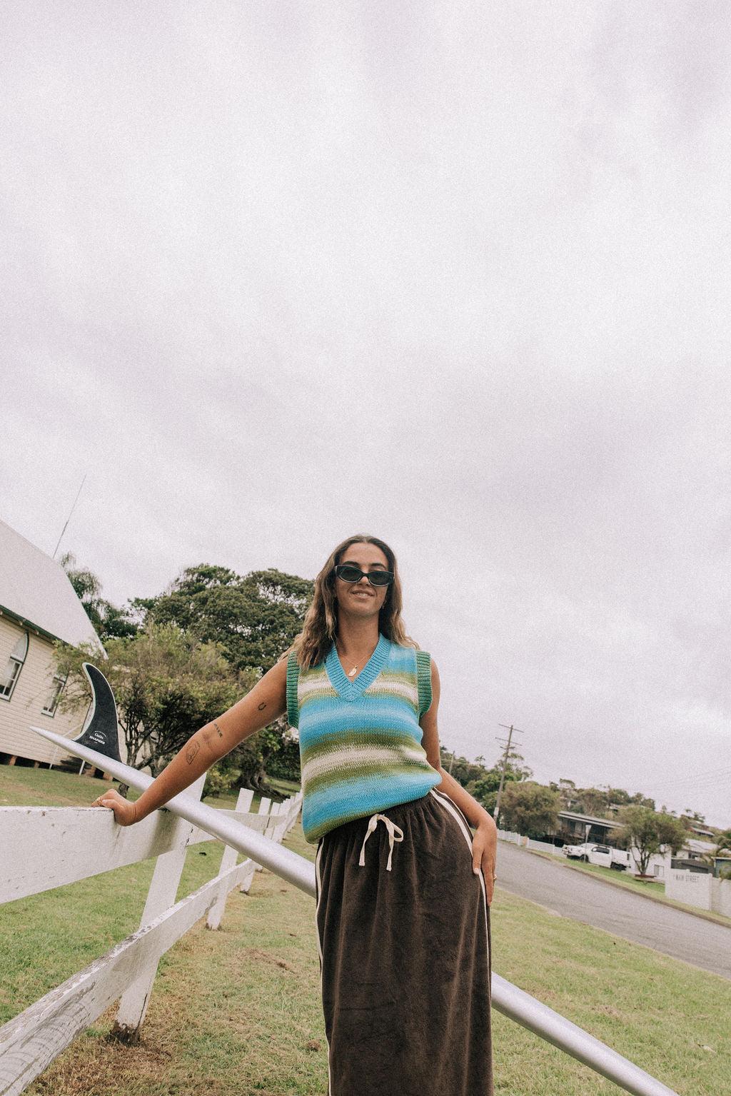 Knit Vest Ocean in field