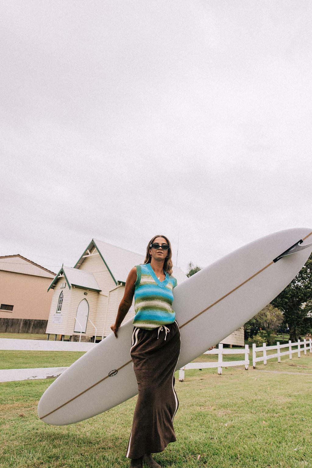 Knit Vest Ocean with surfboard