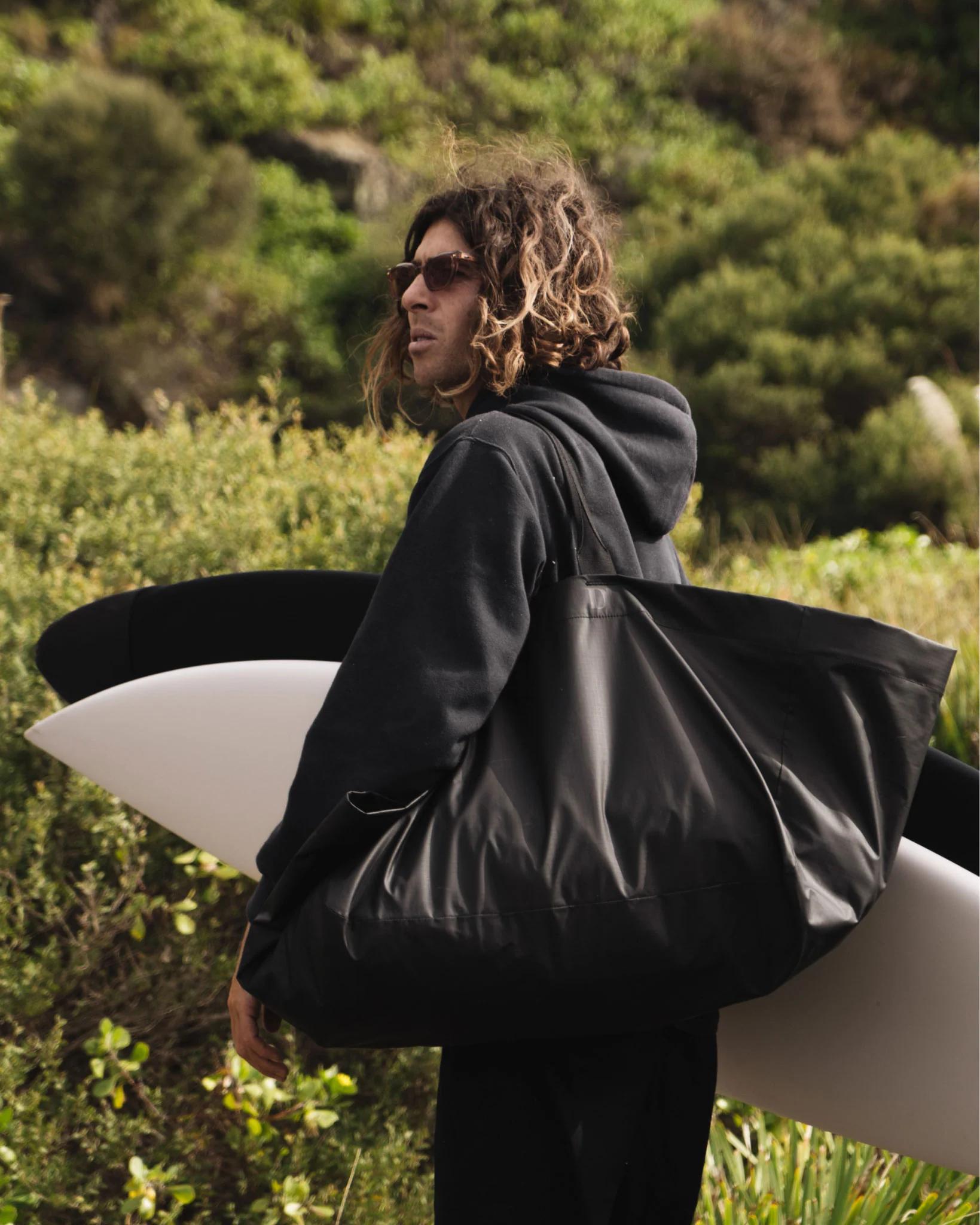 Surf Essential Tote 80L - Black Out