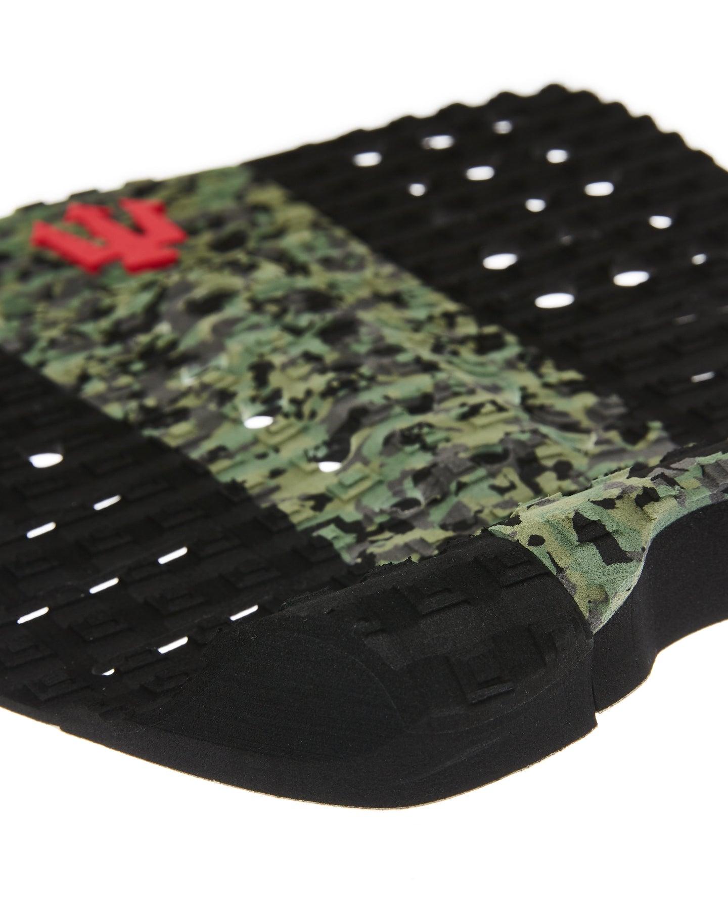 Camo black pad angle