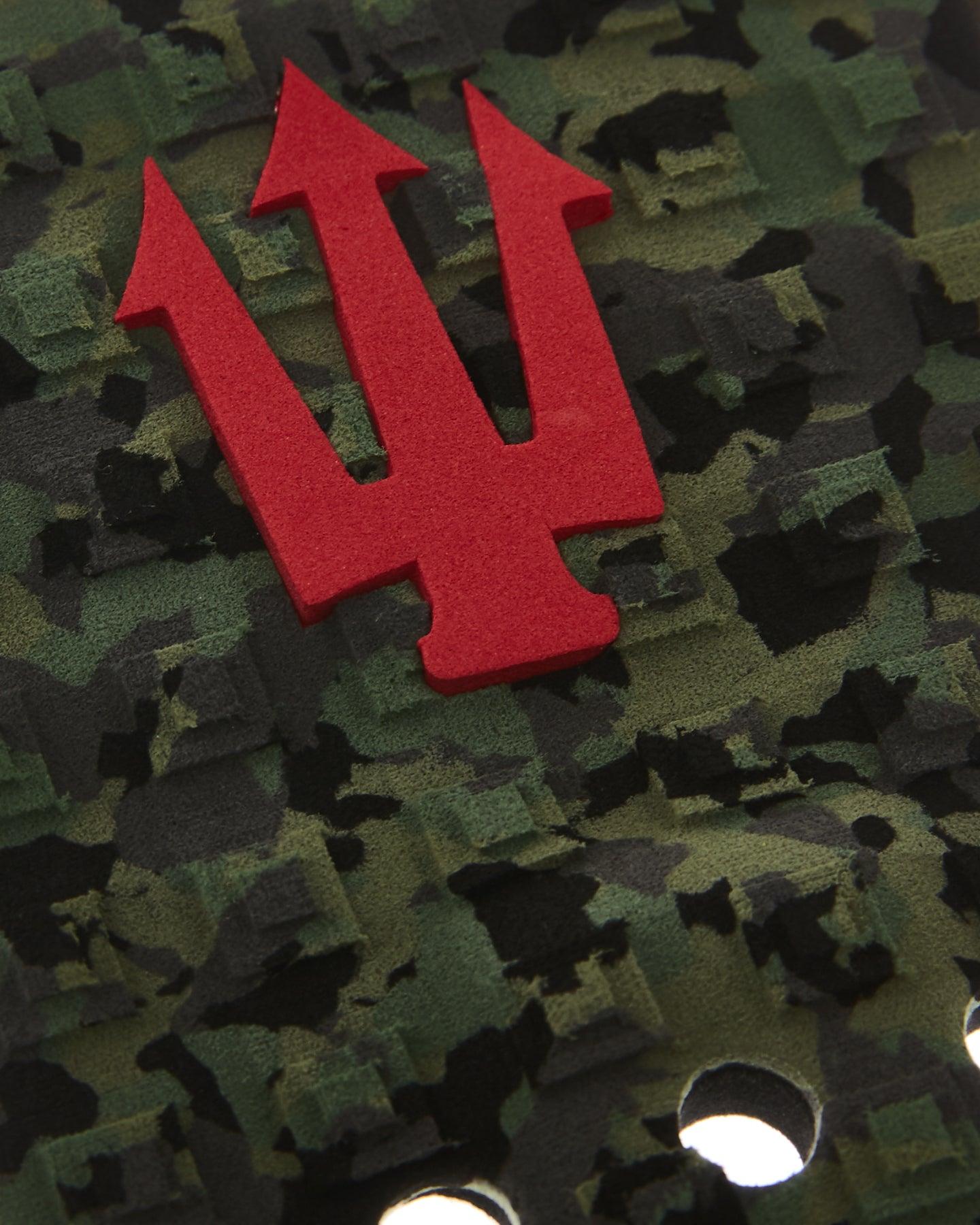 Camo black pad close-up