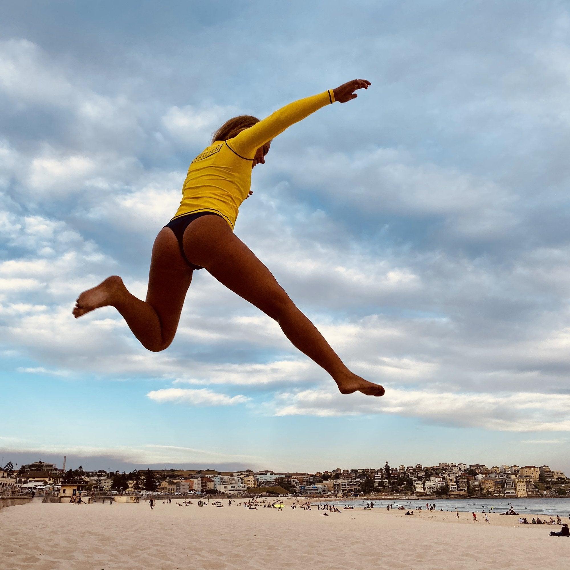 Wallien Rash Vest - Canary Yellow model in action