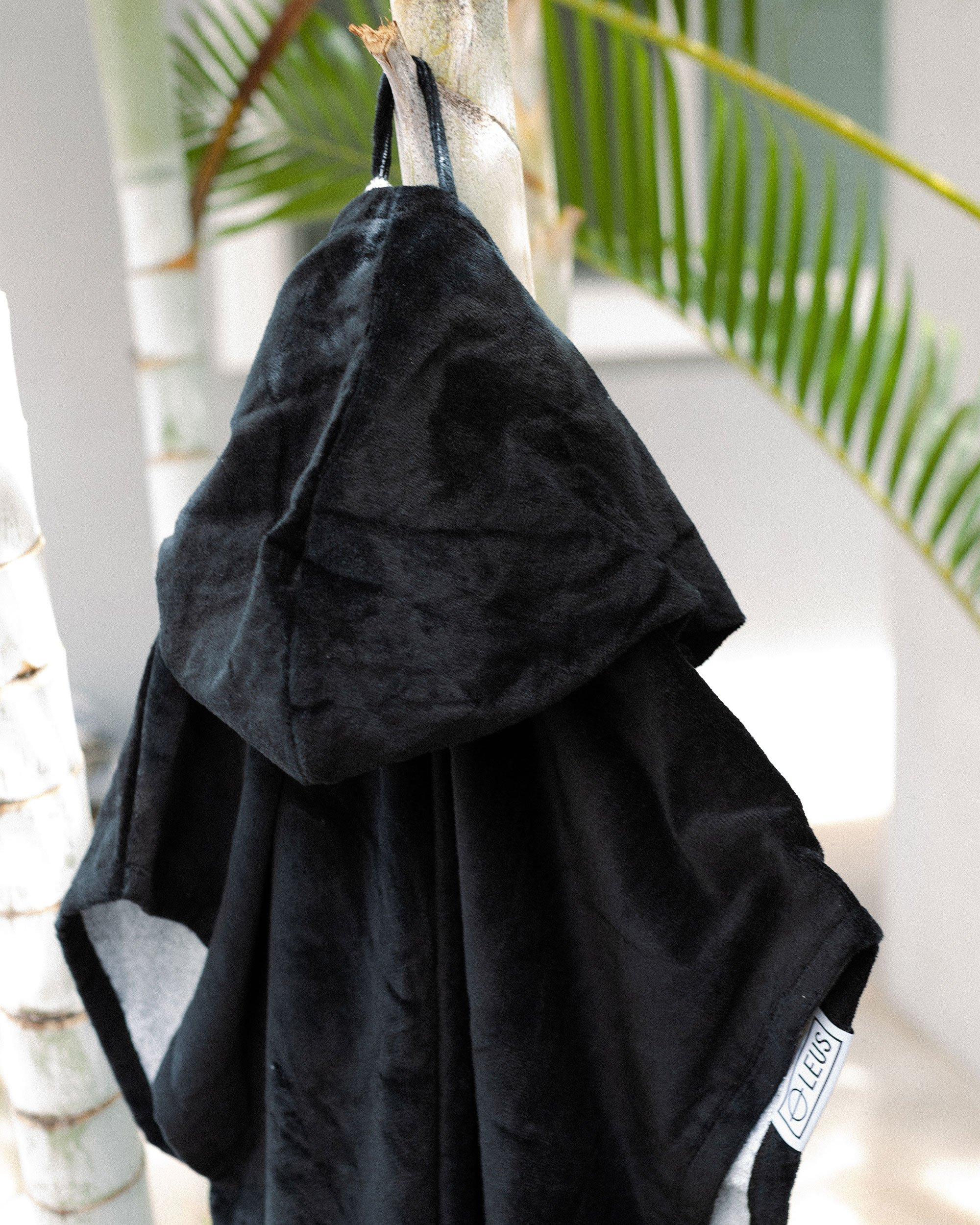 LEUS Corpo ECO Changing Poncho Towel hanging