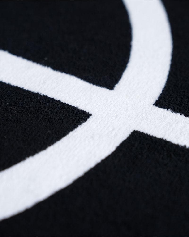 LEUS Corpo Beach Towel - Black close up
