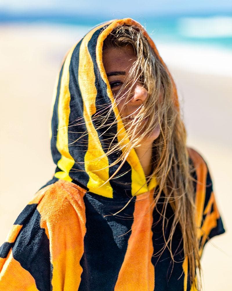 LEUS Tiger Changing Poncho Towel hood zoom