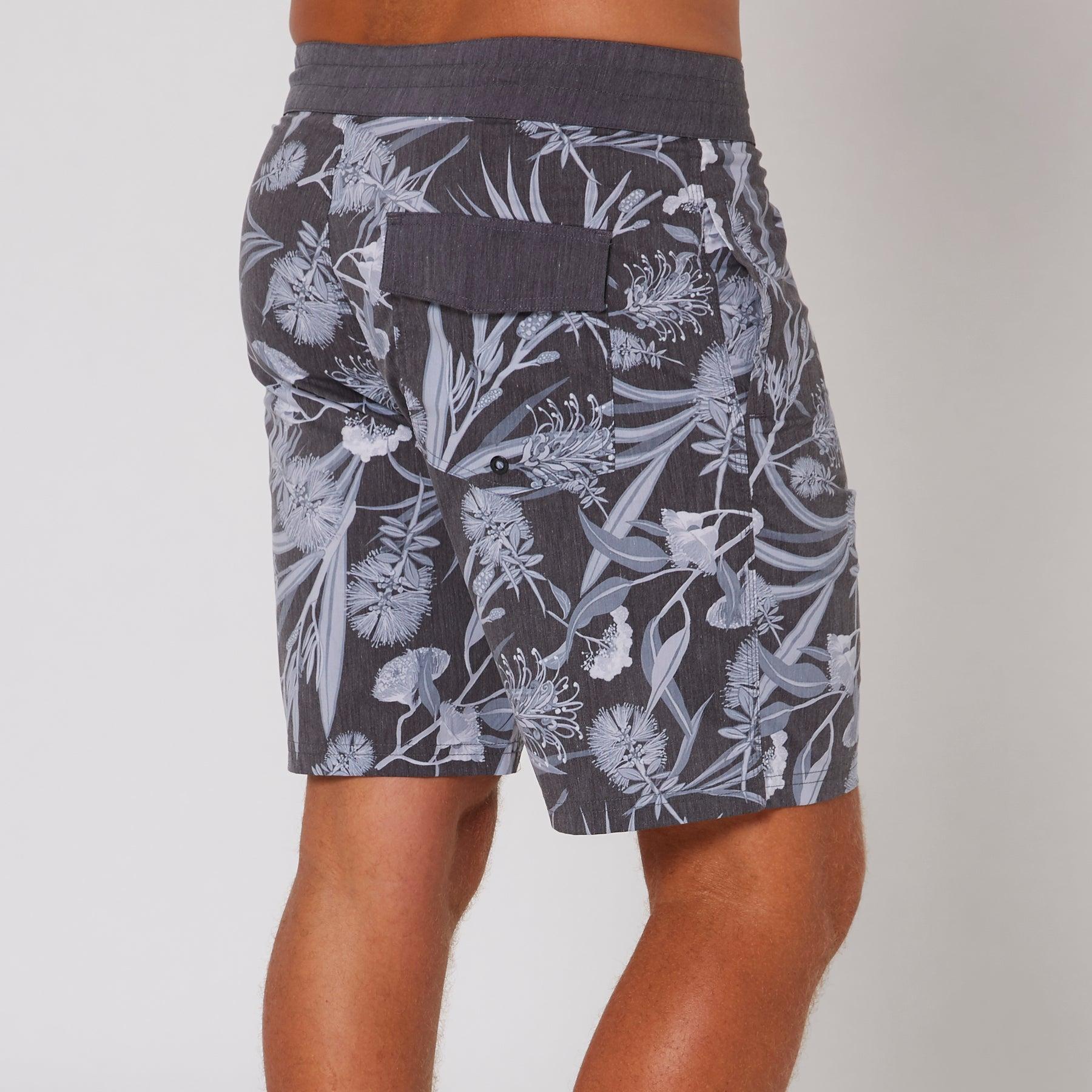 Lifestyle view of Bottlebrush 19" B/Short