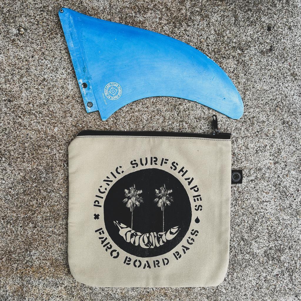 Fin wallet with blue fin
