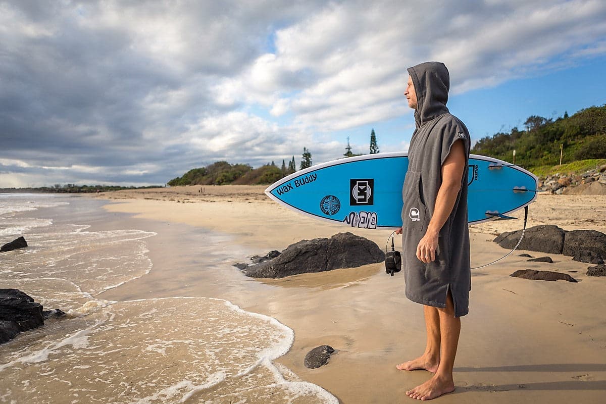 Curve Surf Poncho Towel - Cotton Charcoal model on beach