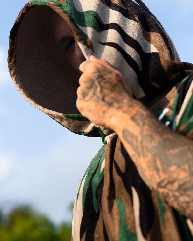LEUS Sketchy Tank Eco Poncho - hood close up