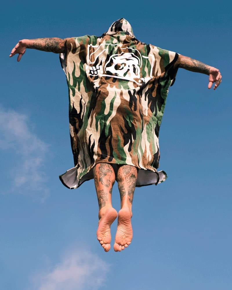 LEUS Sketchy Tank Eco Poncho - floating