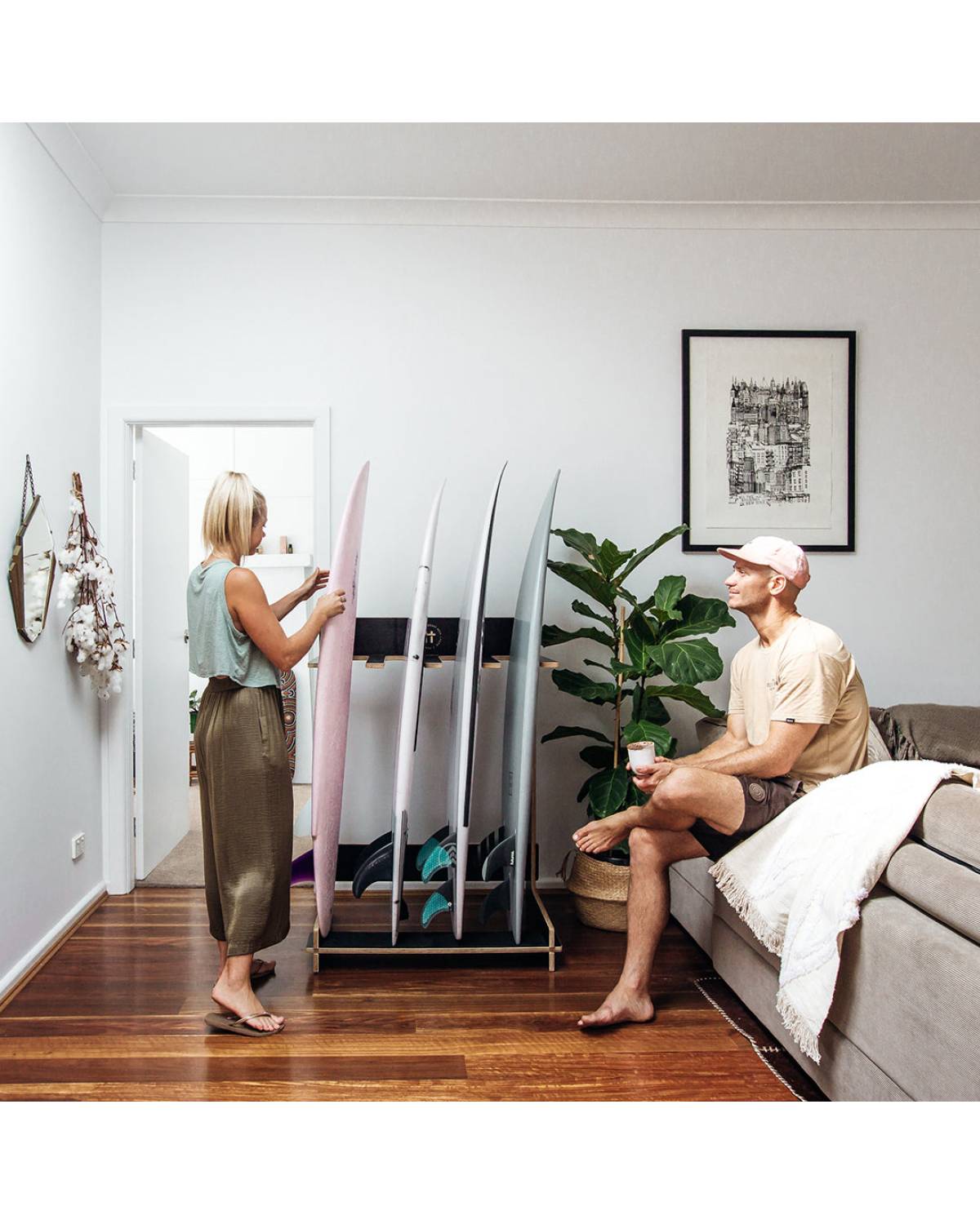Formatt Q8 Freestanding Surfboard Rack - Black with board indoor