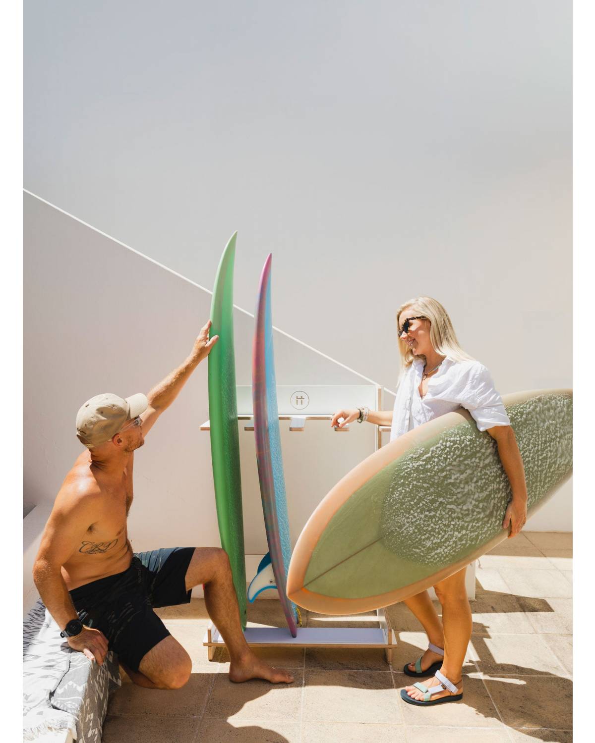 Q8 Freestanding Surfboard Rack - White with board outdoor
