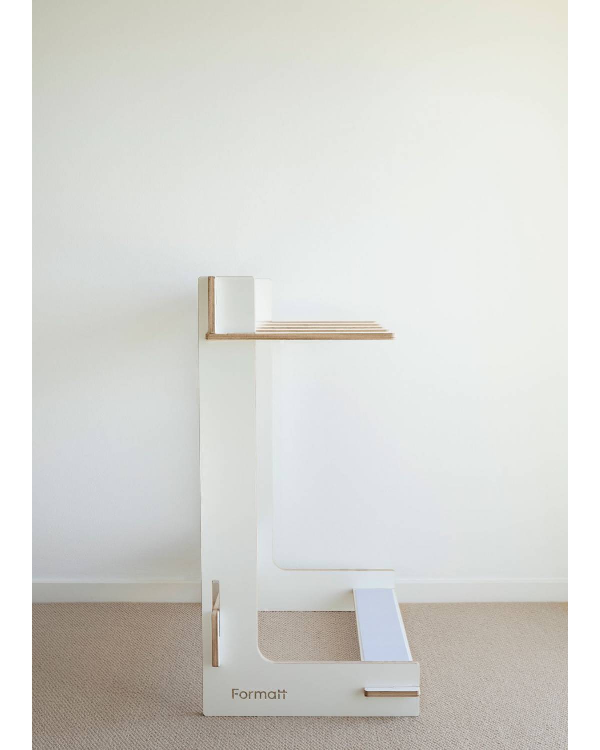 Q8 Freestanding Surfboard Rack - White side