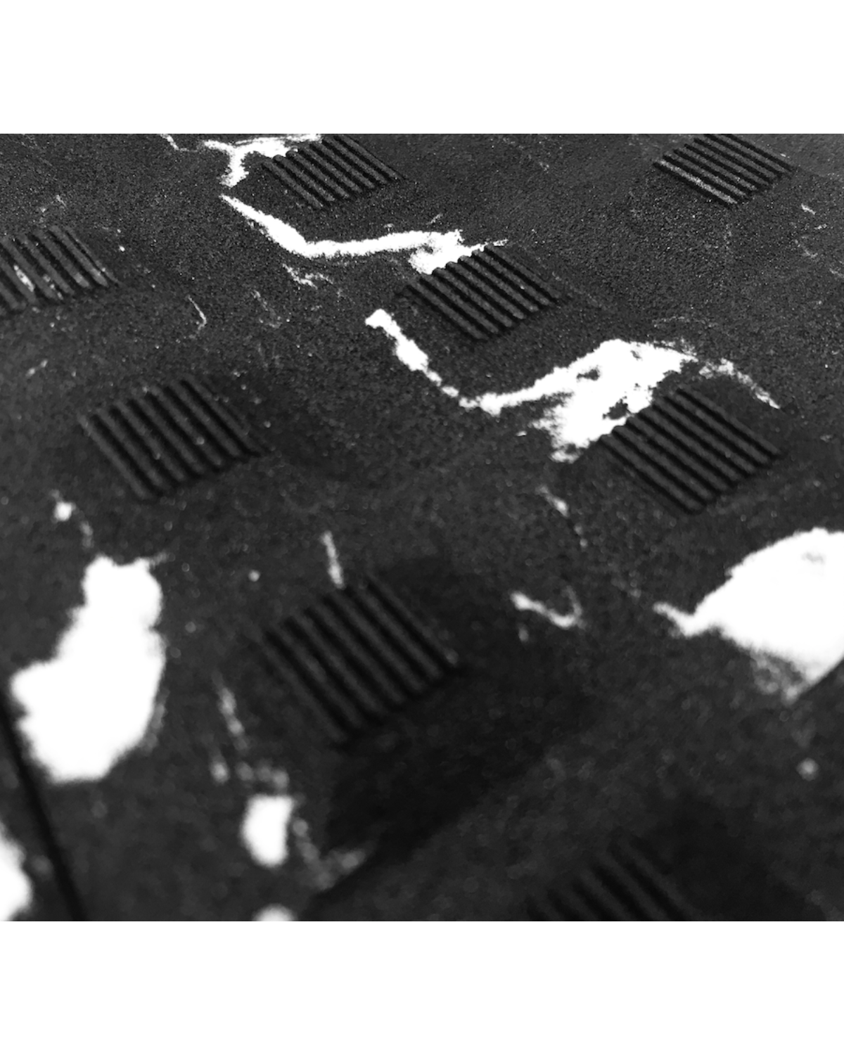 Raido Surf Black Void Traction pattern
