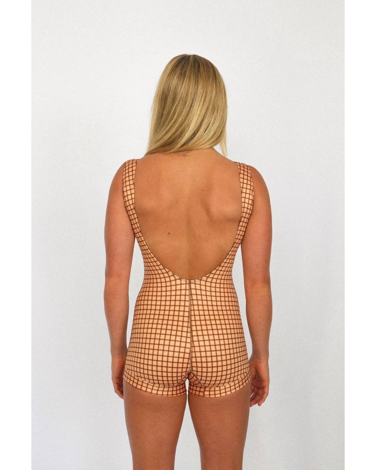 Back view of Lola Papaya