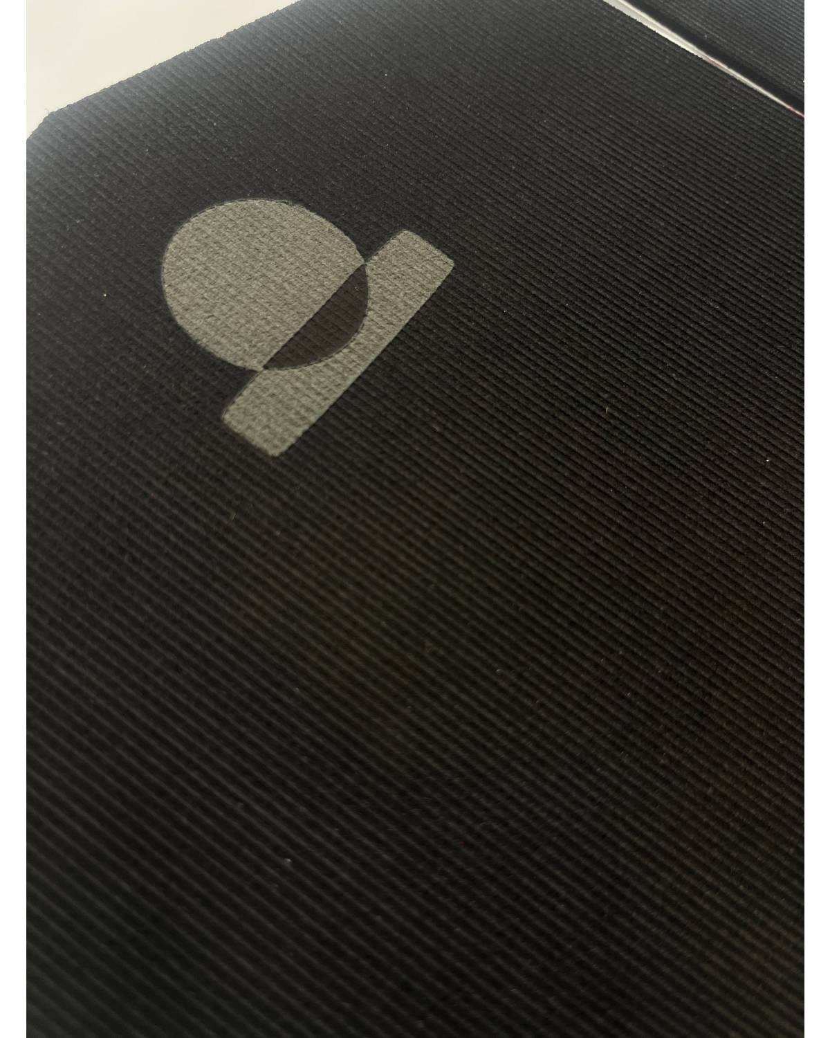 Logo detail on pad