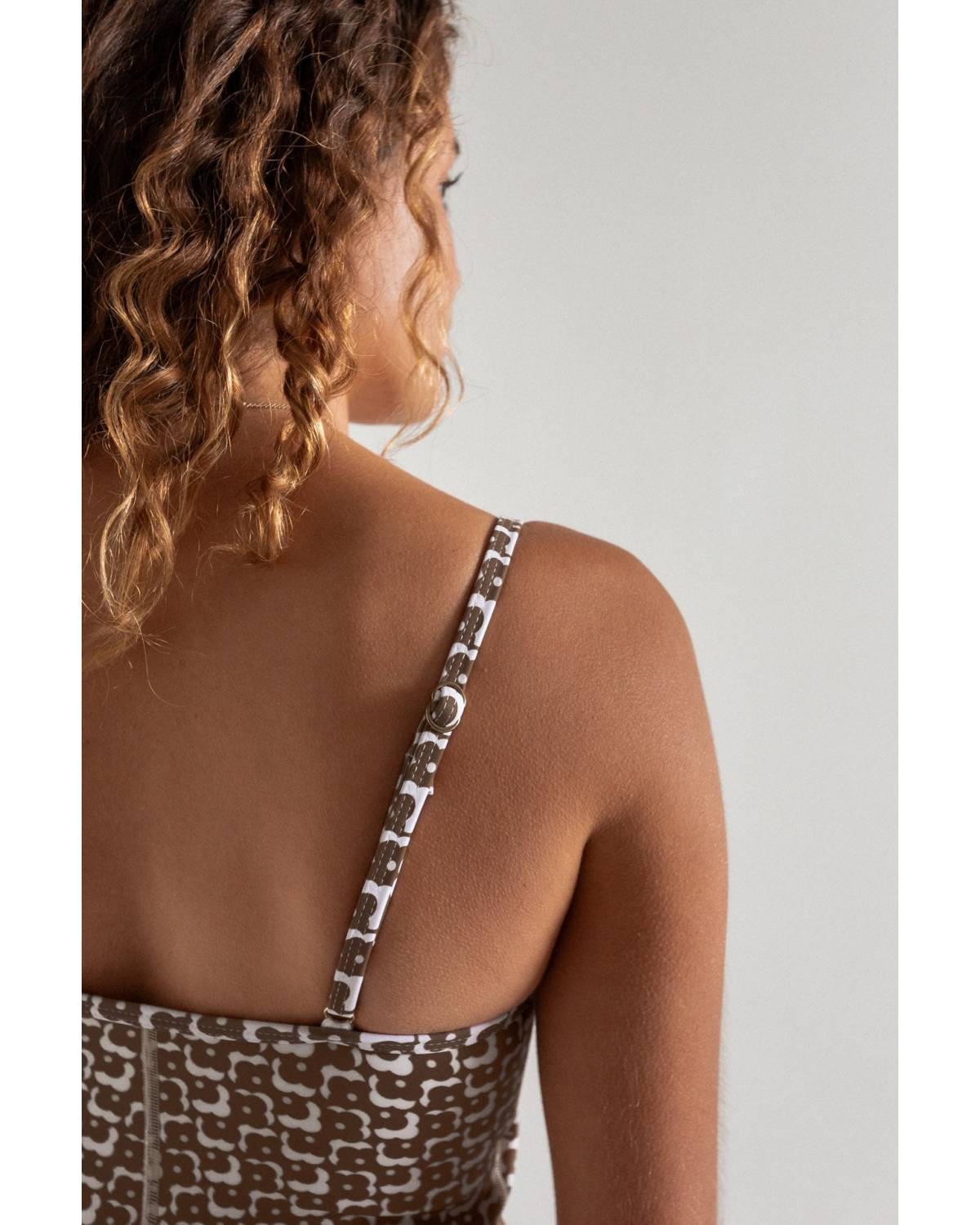 Close-up of Lou Cocoa strap detail
