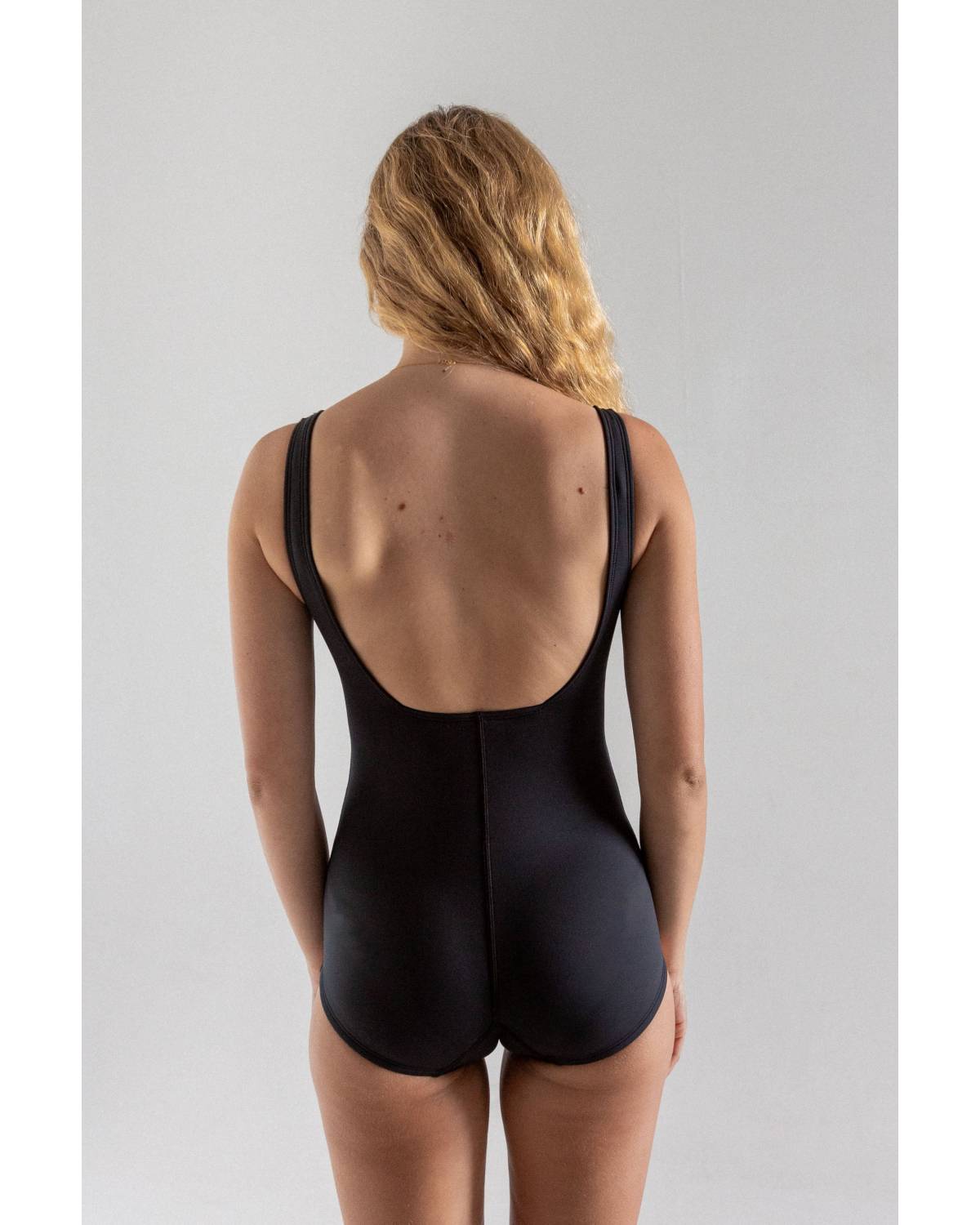 Cindy Black Lifestyle Image