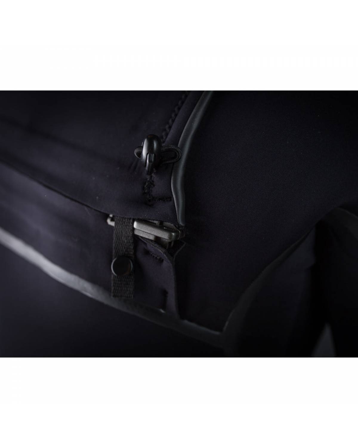 Attica Alpha Chest Zip 4/3 Steamer - Black / Silver  zipper closure