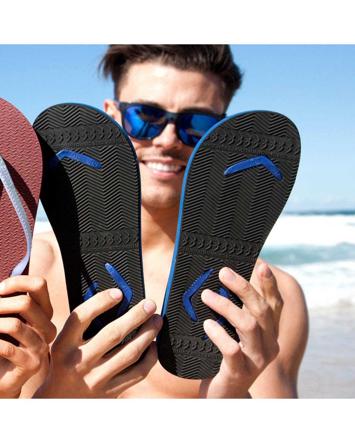 Boomerangz Men's Navy/Black Thongs  1