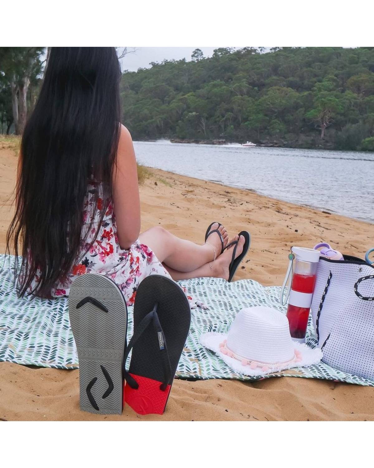 Boomerangz Women's Black/Grey/Red Thongs 1
