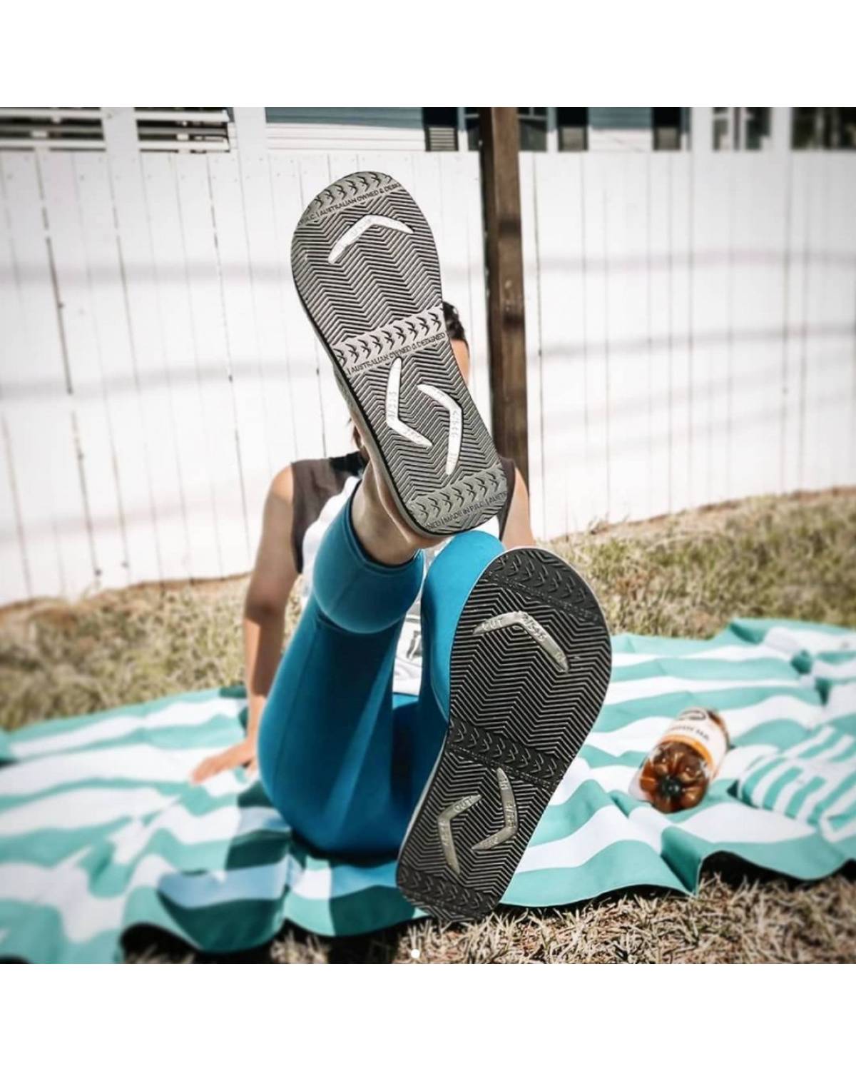 Boomerangz Women's Grey/Black Thongs 1