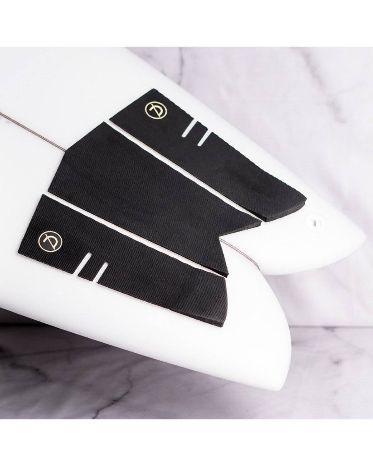 Bravosurf | DEFLOW TRACTION FISH PAD | Black