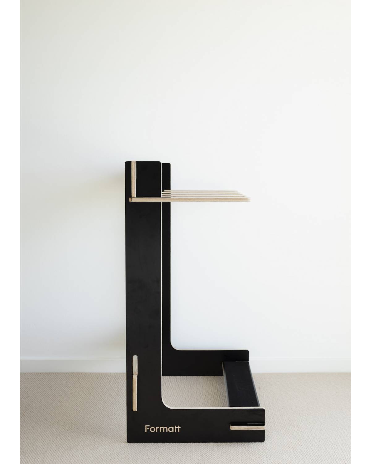 Formatt Q8 Freestanding Surfboard Rack Black side view