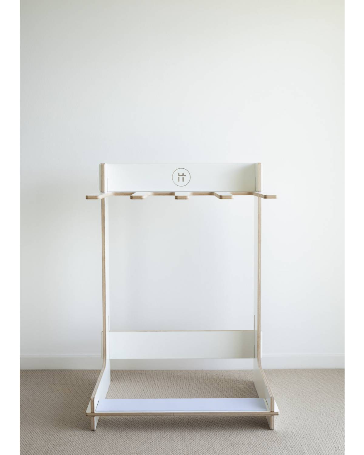 Formatt Q8 Freestanding Surfboard Rack White front view