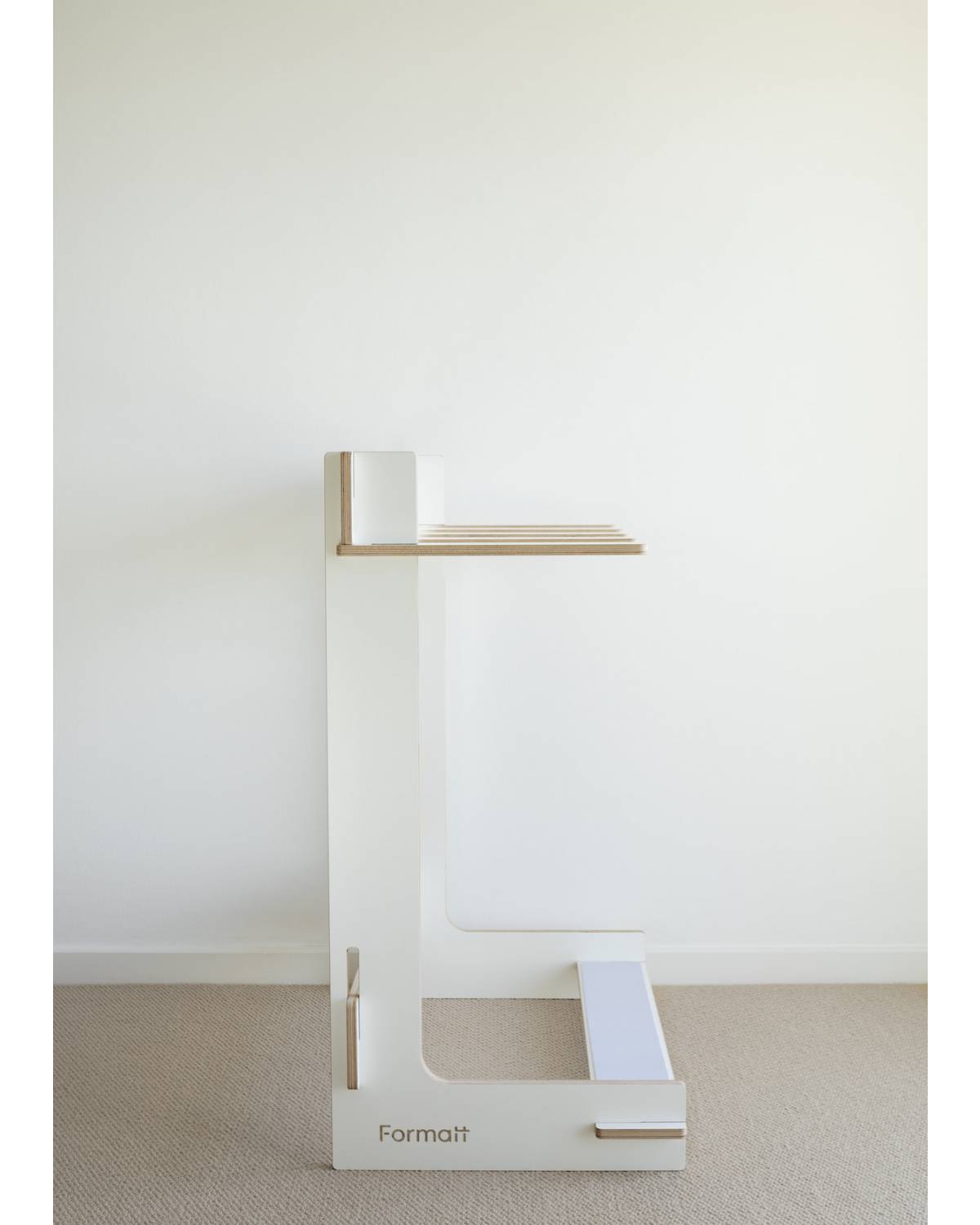 Formatt Q8 Freestanding Surfboard Rack White side view