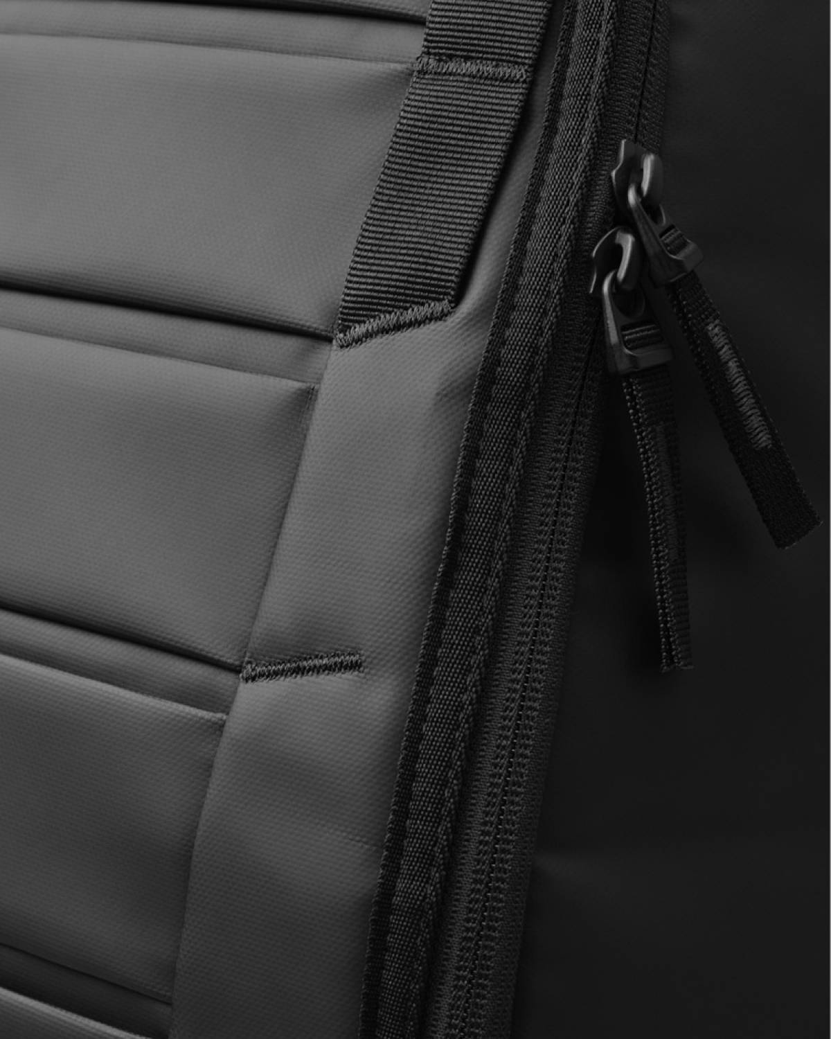 Hugger Backpack 25L - Black Out