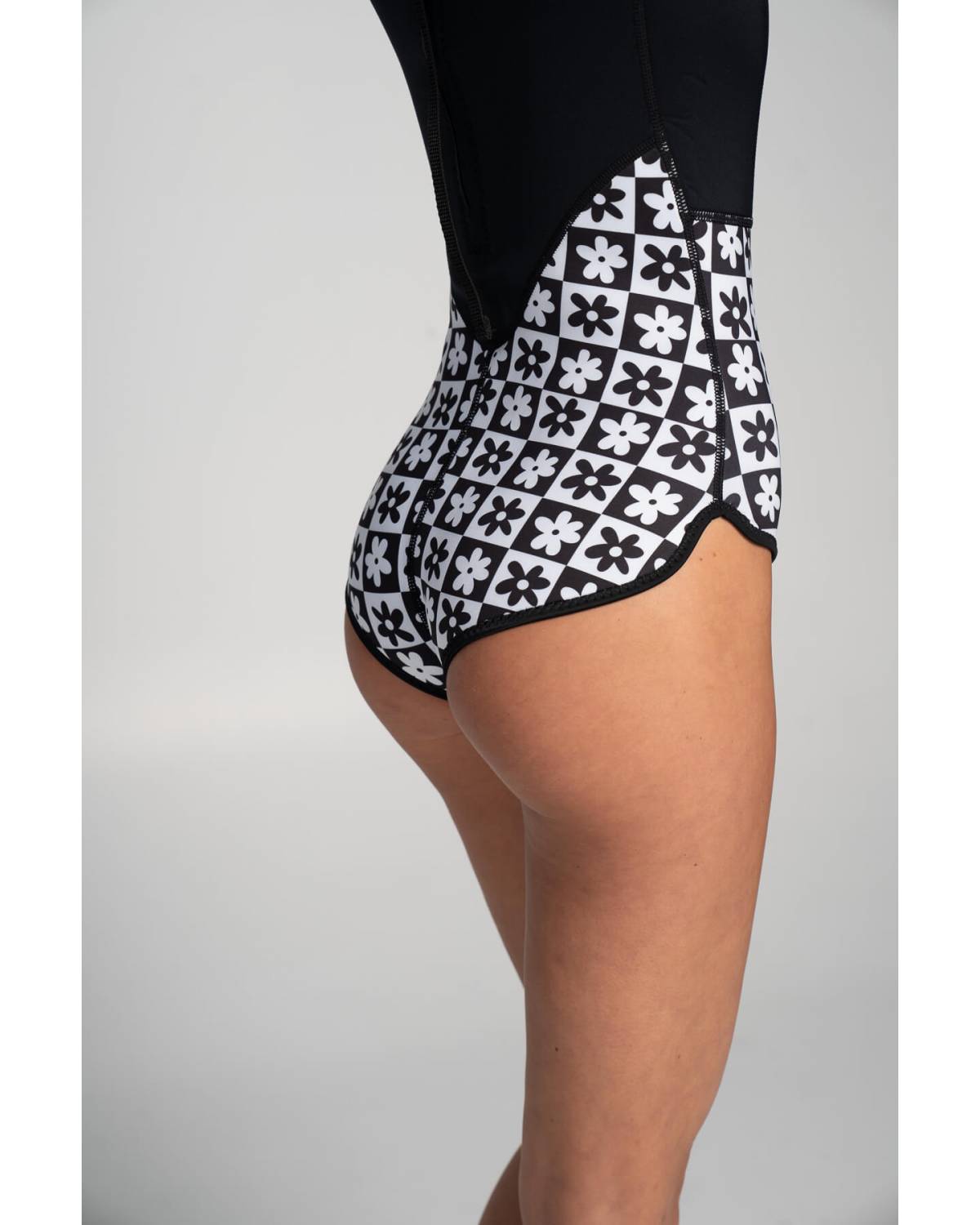 Inner Relm Daisy Venom 2mm Springsuit - Chequer bikini cut side